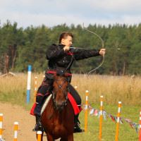 Кулинкович Анастасия Евгеньевна – тренер по конной стрельбе из лука, судья 3 категории.